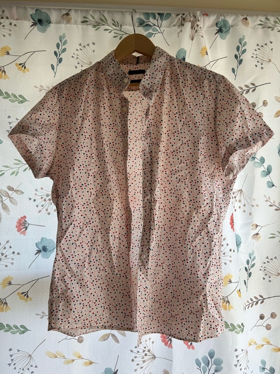 RW&CO. Other - White Short-Sleeve Shirt with Micro Dot Print
